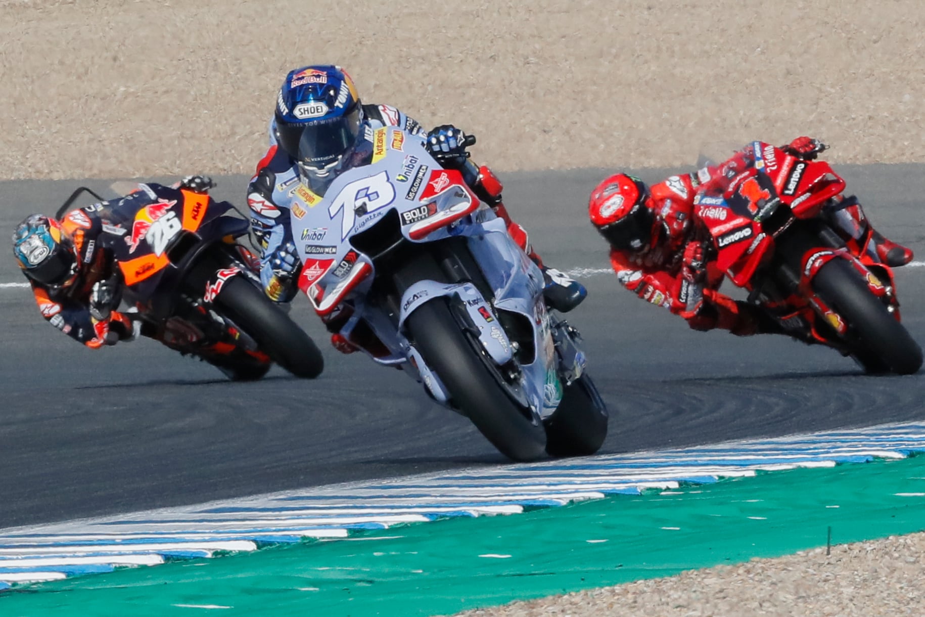 Alex Márquez, Dani Pedrosa y Pecco Bagnaia en Jérez durante el GP de España. EFE/ José Manuel Vidal