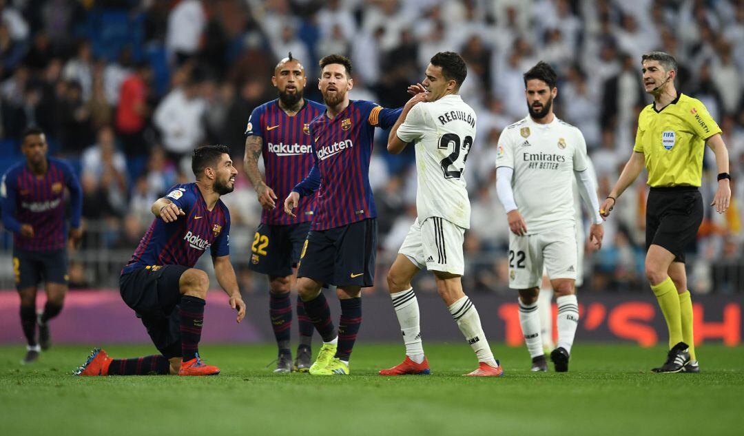 El clásico del sábado volvió a dejar imágenes de tensión entre los jugadores del Real Madrid y el Barcelona.