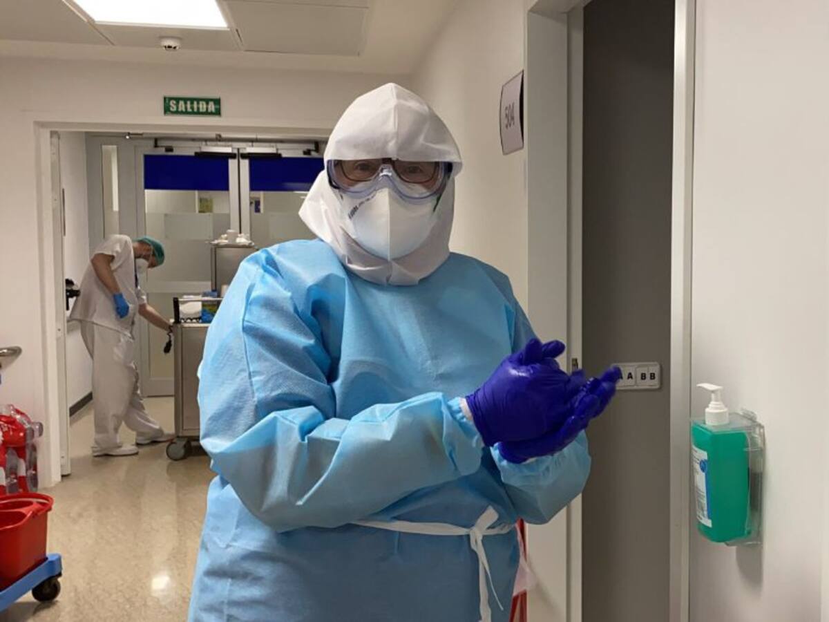 La cifra de ingresados en las UCI se triplica en un mes