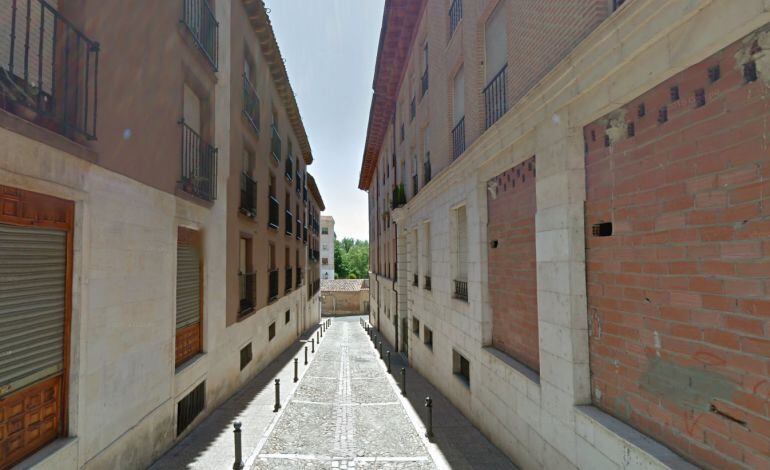Calle en la que se ubica el edificio en el que fue encontrado el cadáver.
