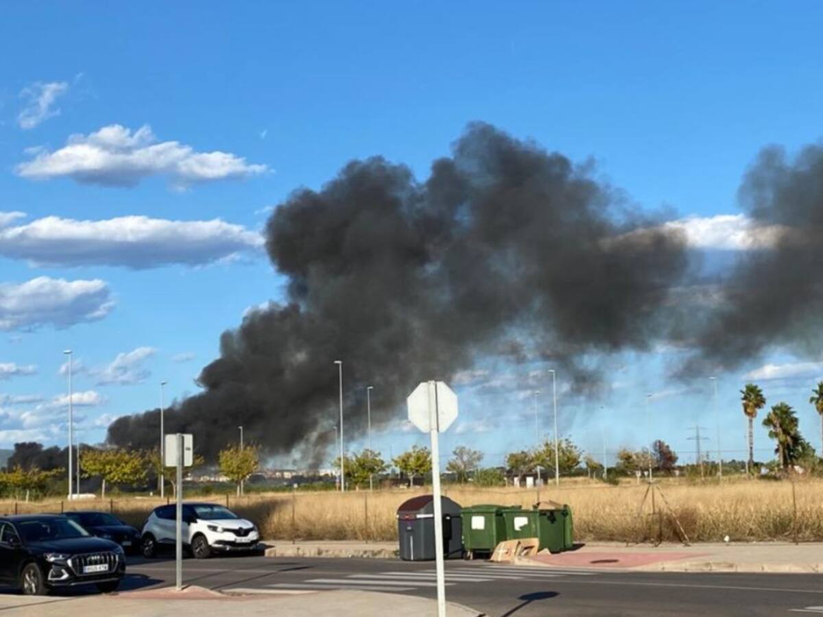 Incendio en el entorno de la depuradora de Castelló