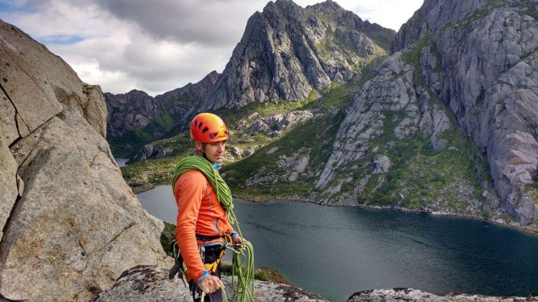 El guía de montaña, Raúl Lora, en una imagen captada -recientemente- en las islas Lofoten (Noruega)