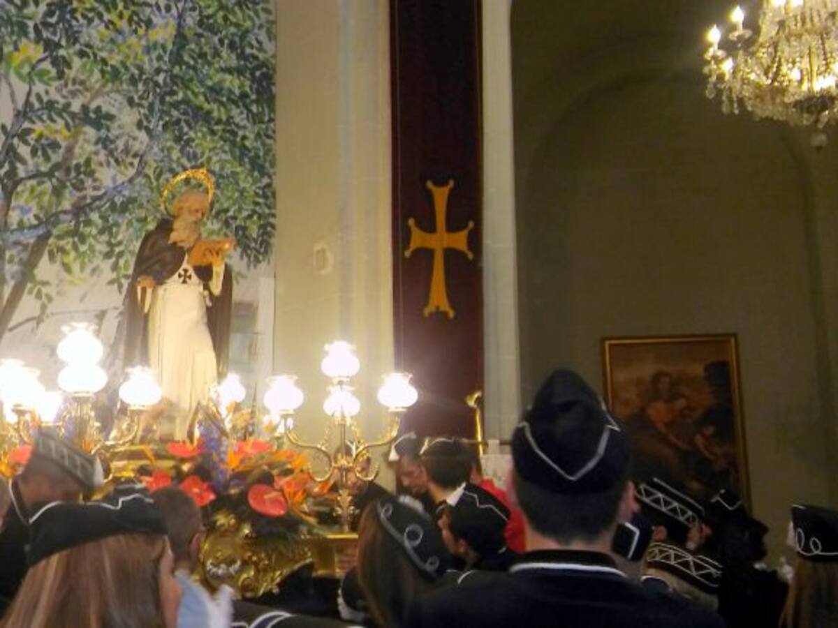 Elda se prepara para trasladar a San Antón desde su pequeña ermita hasta el templo de Santa Ana