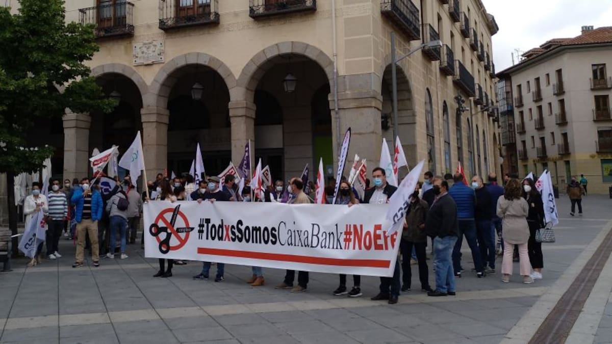 Los trabajadores de CaixaBank van a la huelga para defender sus empleos