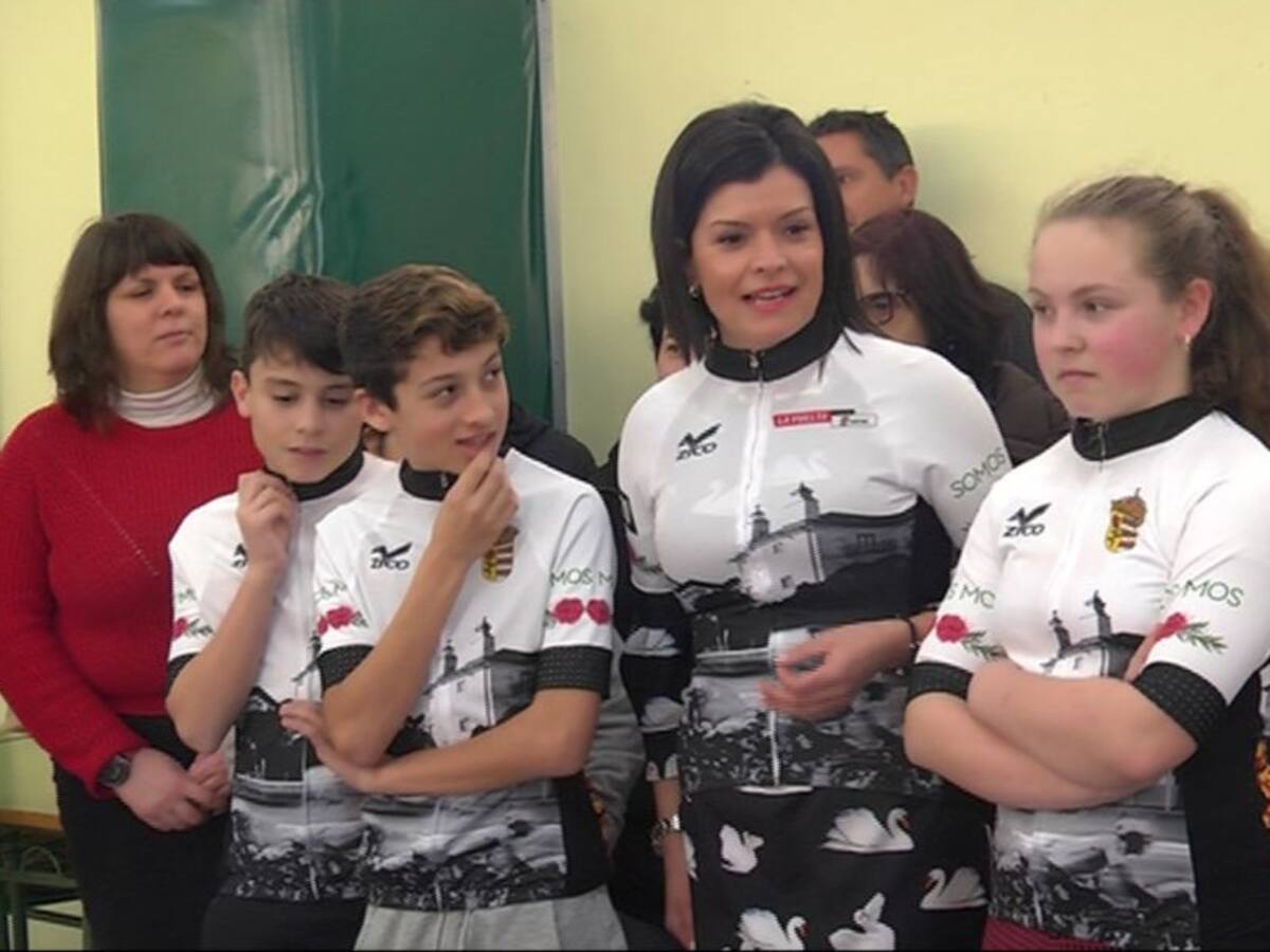 Mos presenta su maillot para La Vuelta