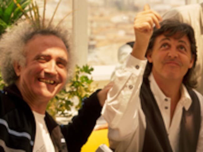 Joaquín Luqui imprimió carácter a la radio musical en este país. Su primer saludo en las ondas fue desde Radio Pamplona en 1.967 y su primer programa, Requeterritmo.