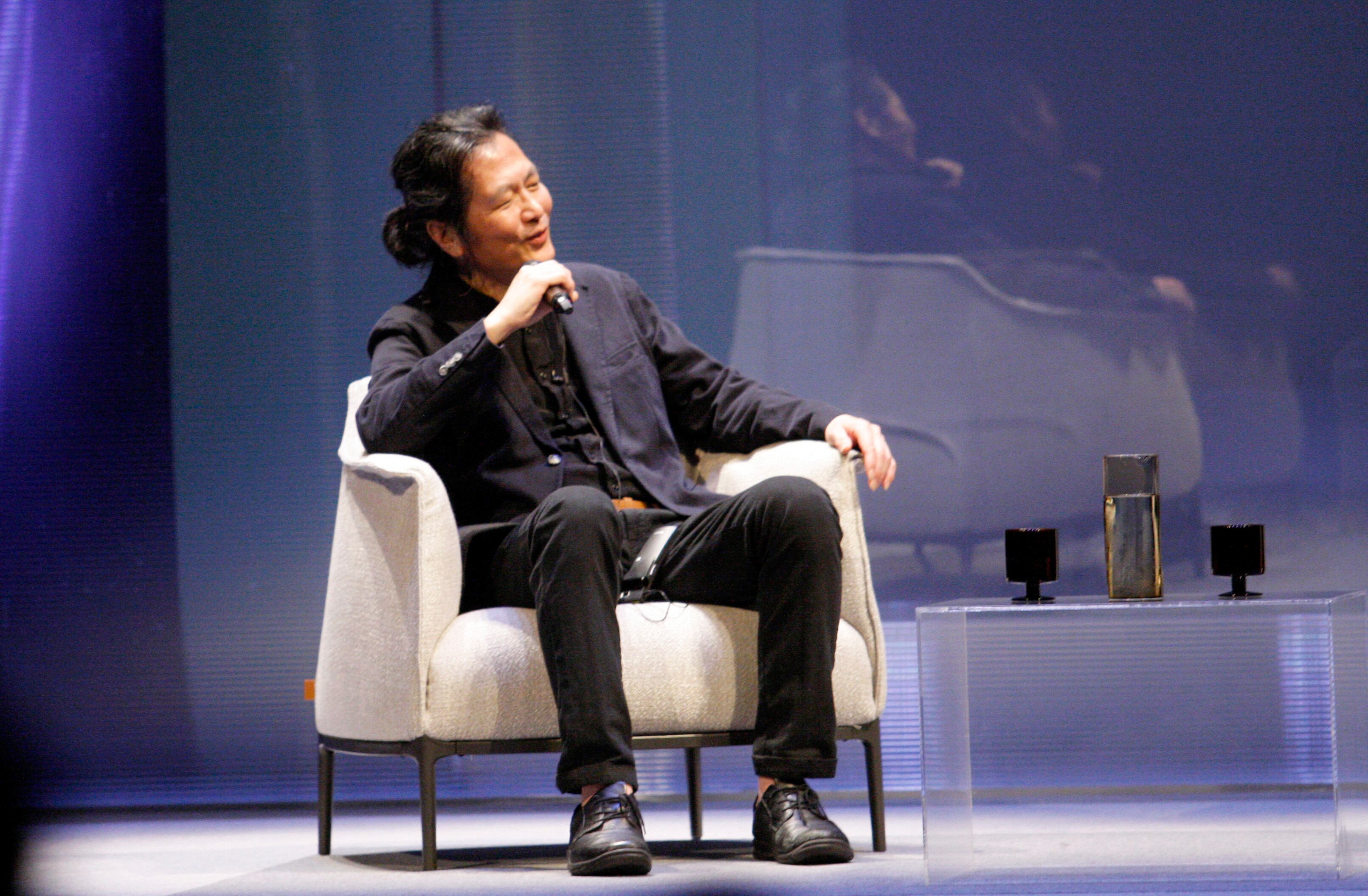 El filósofo alemán de origen surcoreano, Byung-Chul Han, Premio Princesa de Asturias de Comunicación y Humanidades 2025, durante el encuentro en el Teatro Jovellanos de Gijón