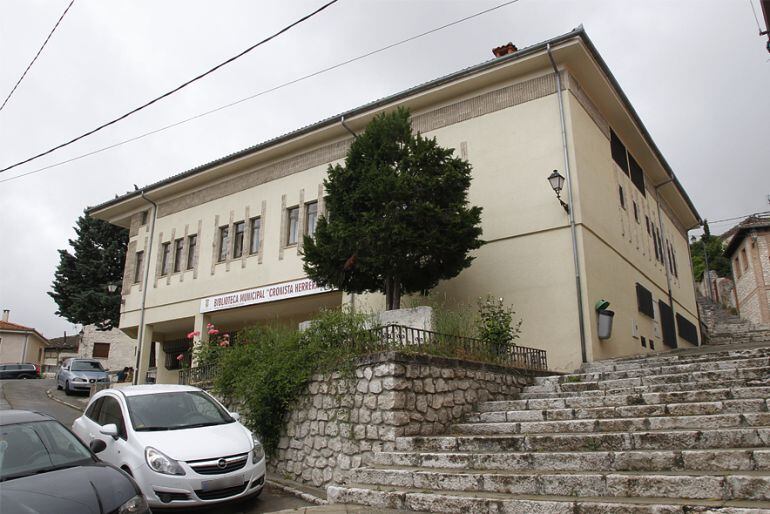 Edificio de la Biblioteca Municipal Cronista Herrera de Cuéllar