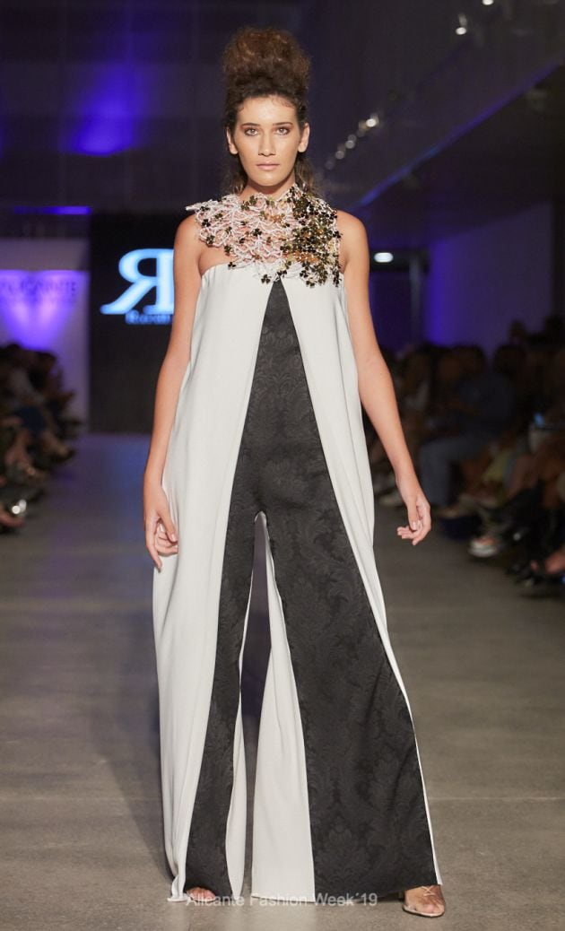 Diseño de la firma Ramil & Pujalte presentado en el desfile de la Alicante Fashion Week&#039;19