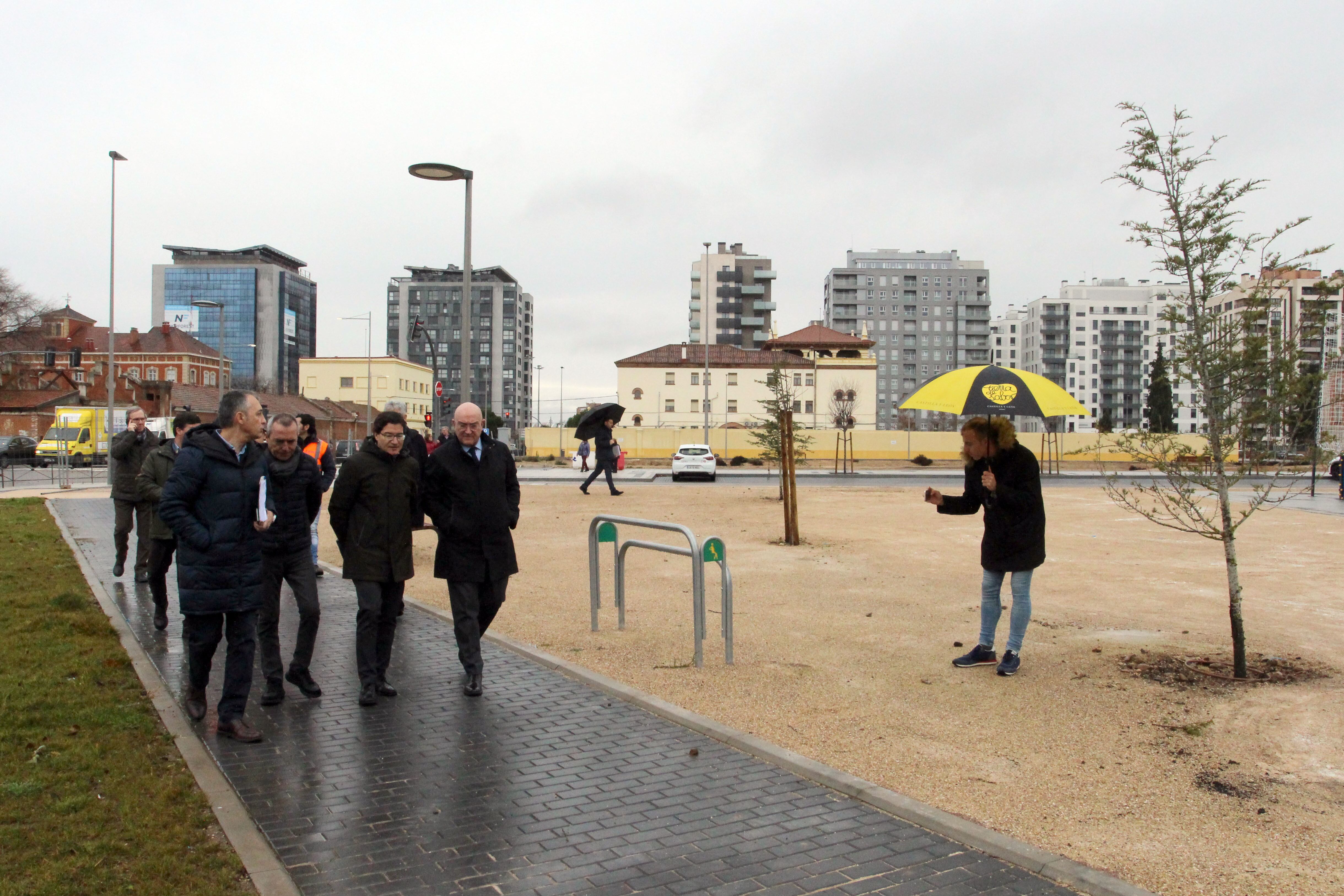 El alcalde de Valladolid, Jesús Julio Carnero, recepciona la primera fase de las obras de urbanización del Sector Cuarteles de Artilleria y Conde Ansúrez.