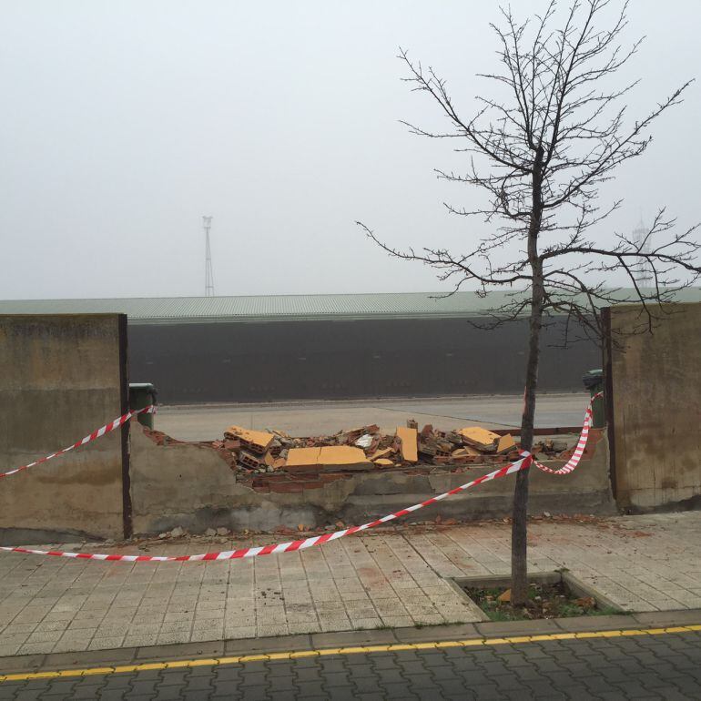 Imagen del muro caido.