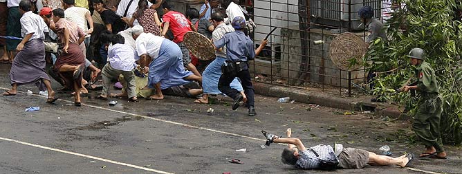 La imagen del fotógrafo japonés asesinado durante los disturbios de Birmania, ganadora del Pulitzer.