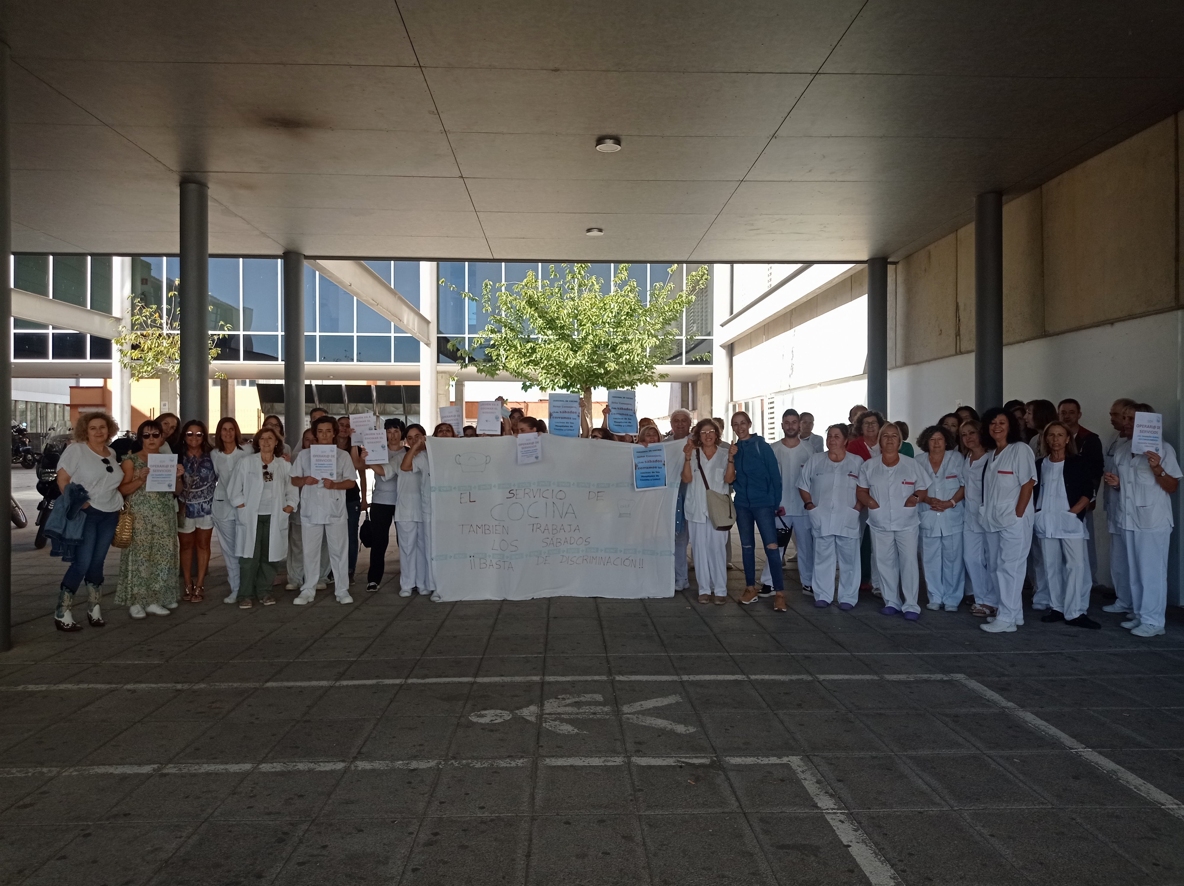 Concentración a las puertas del Hospital Río Carrión