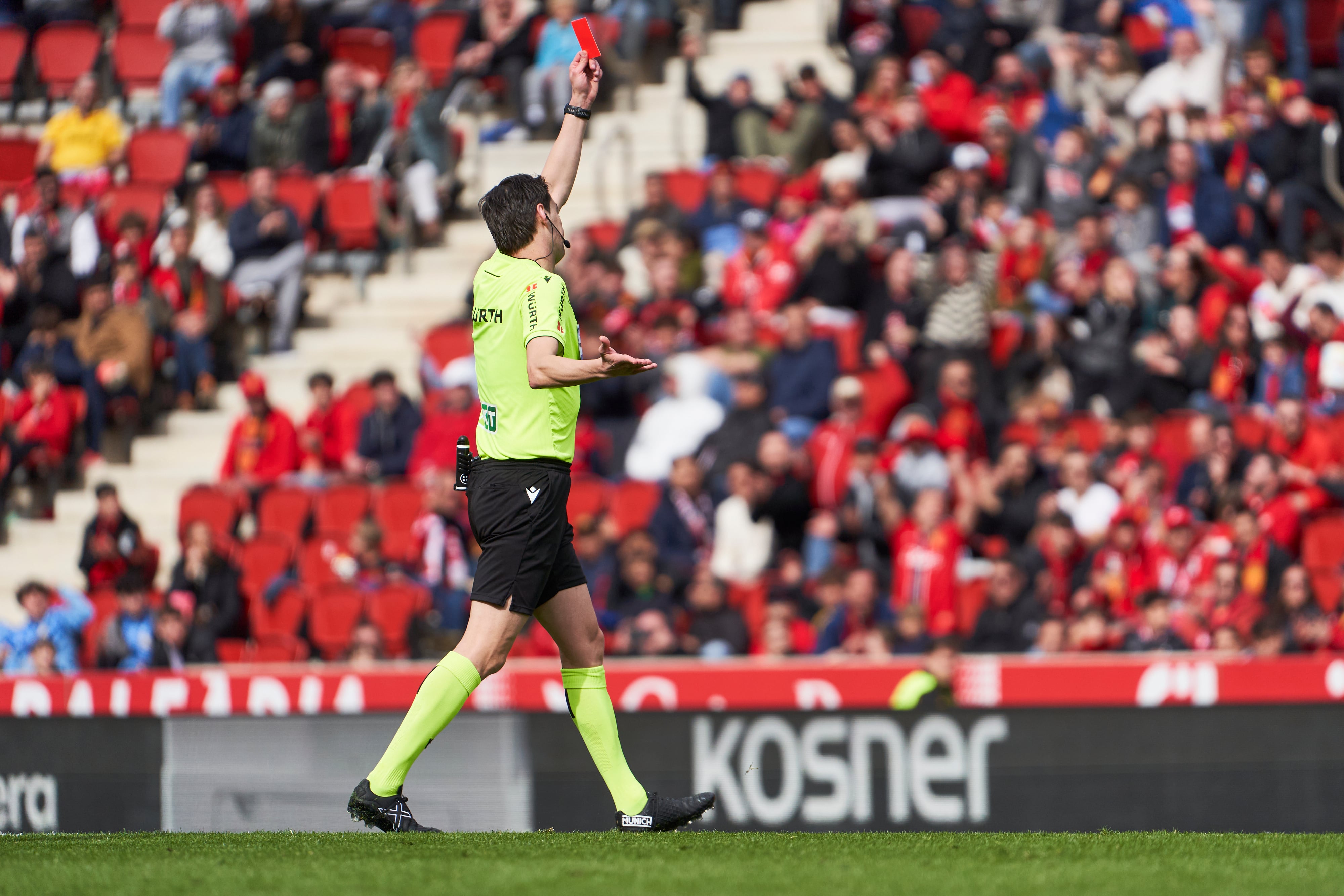 Burgos Bengoetxea durante el encuentro entre Mallorca y Espanyol