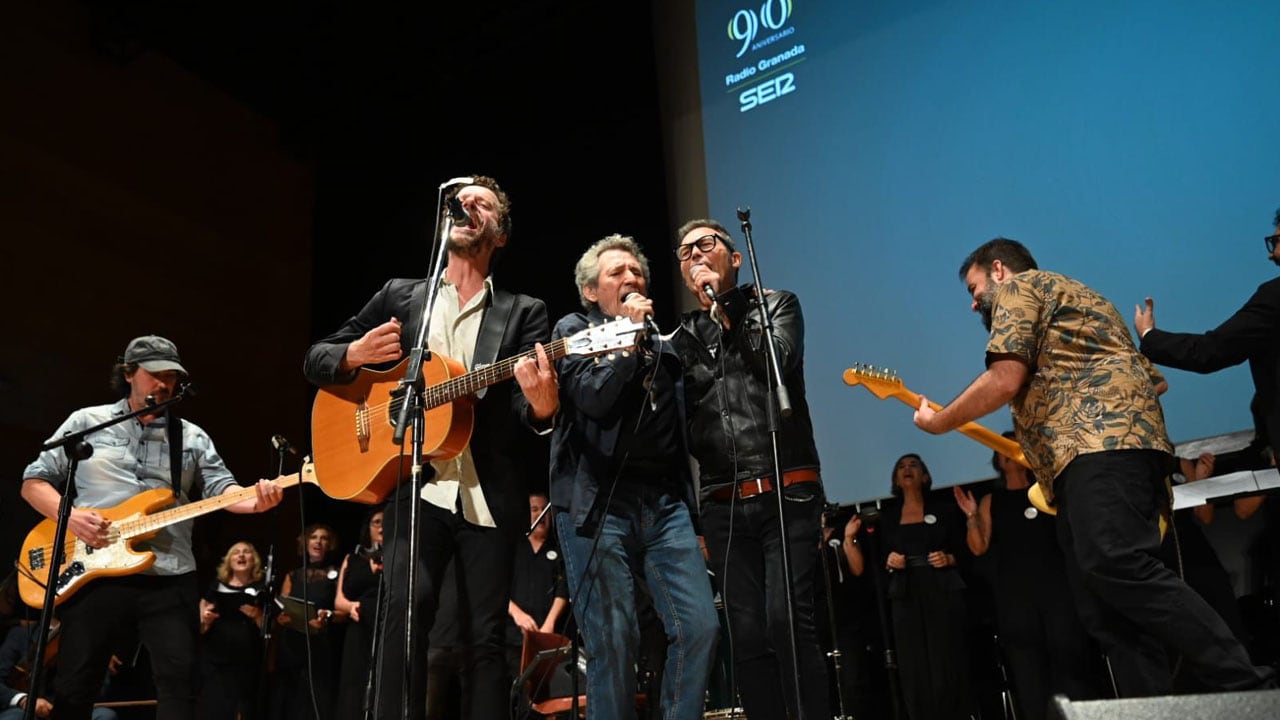 Niños Mutantes interpreta &quot;Errante&quot; en la gala del 90 aniversario de Radio Granada junto a Miguel Ríos, José Antonio García (091) y el Coro de Cámara de Granada