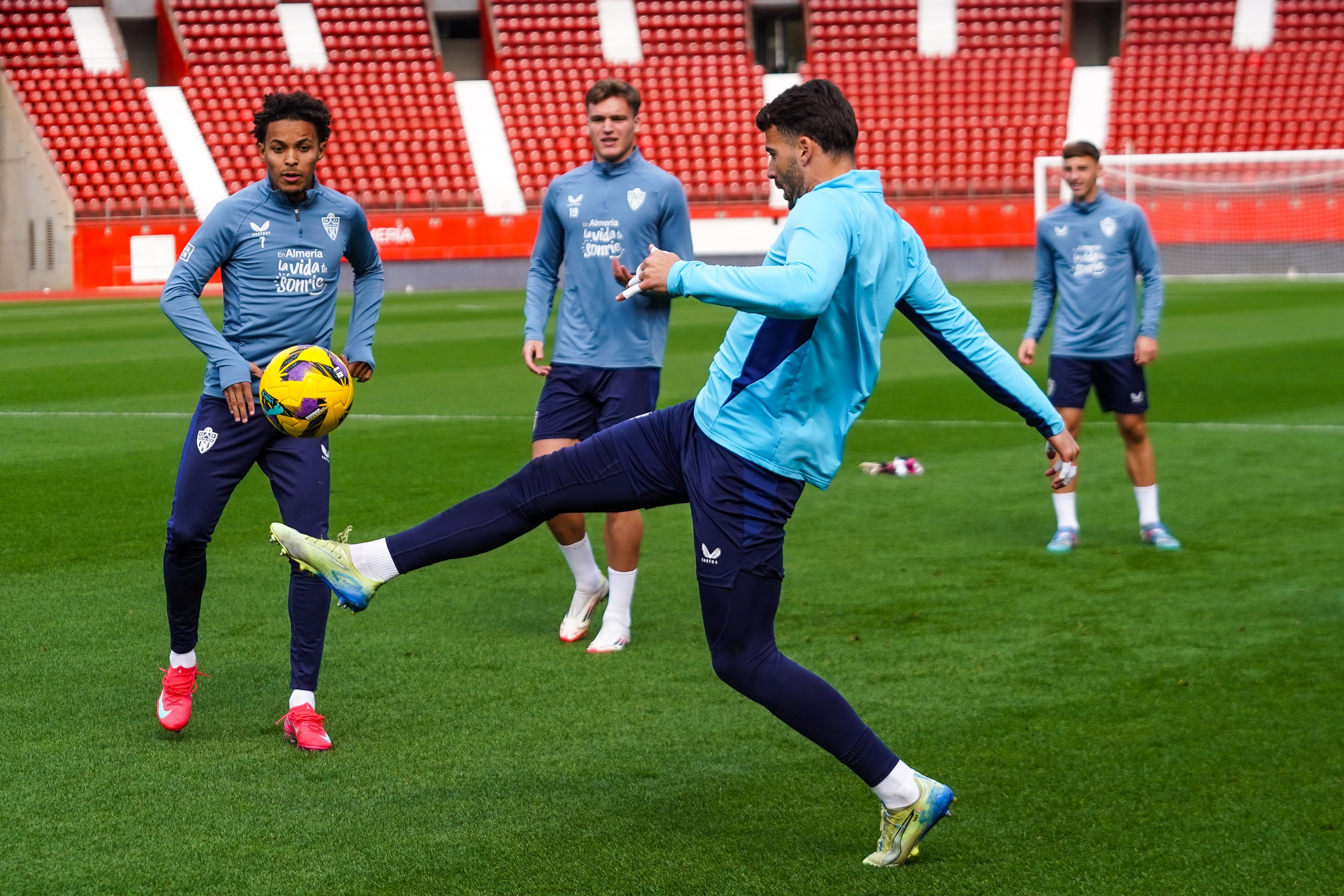 Lázaro en el entrenamiento en el Estadio de los Juegos Mediterráneos.