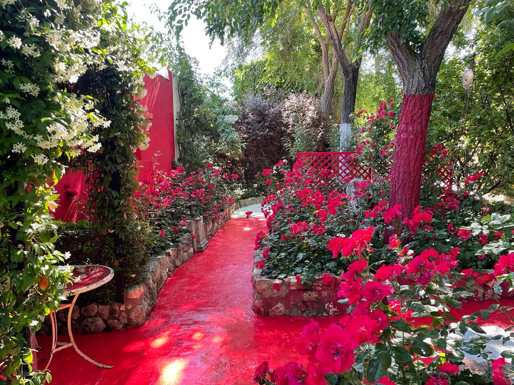 Sorprendente rincón del Jardín alquimico en Uclés (Cuenca)