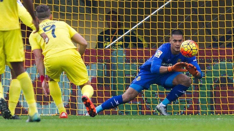 Areolá defiende la portería del Villarreal CF