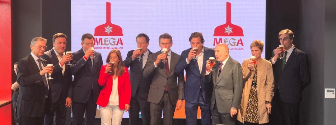 Políticos coruñeses acuden a la inauguración de MEGA