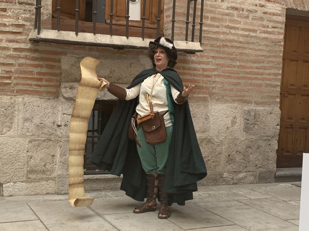 La figura del Lazarillo será la encargada de pregonar por las calles las actividades de San Antonio