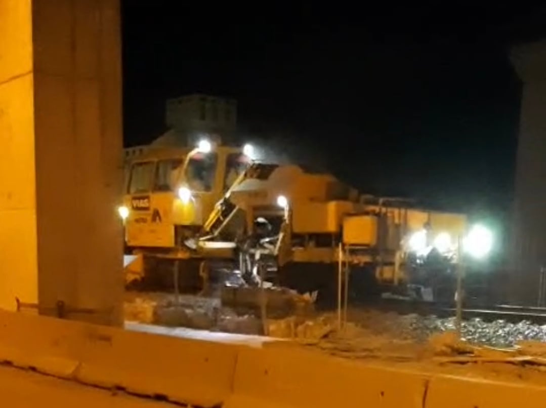 ADIF asegura que los trabajos de esta madrugada en Palencia son de mantenimiento y están autorizados