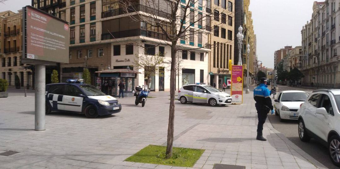 Control policial en la plaza de Zorrilla