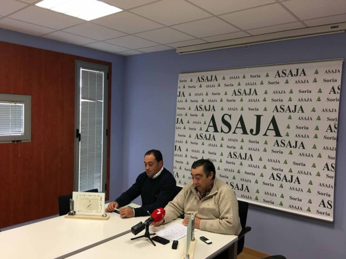 ASAJA premia a la Caja Rural y castiga la prohibición de las quemas de rastrojo