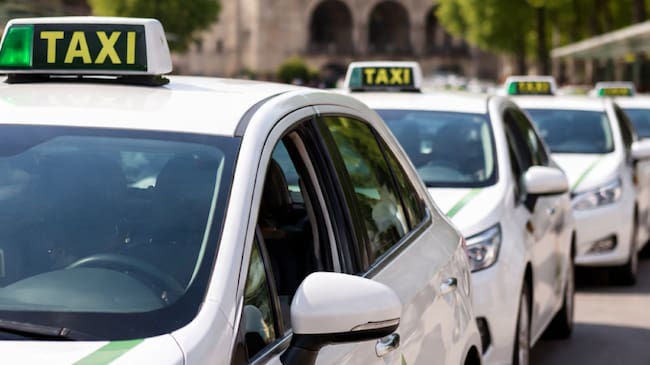 Taxis en una parada en Vitoria
