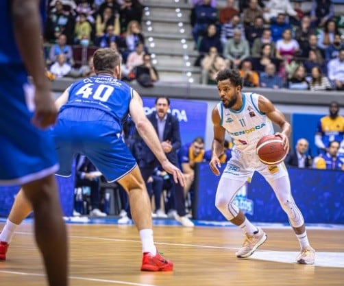 L'Hestia no va poder amb el gran encert dels castellans des de la linia de tres.