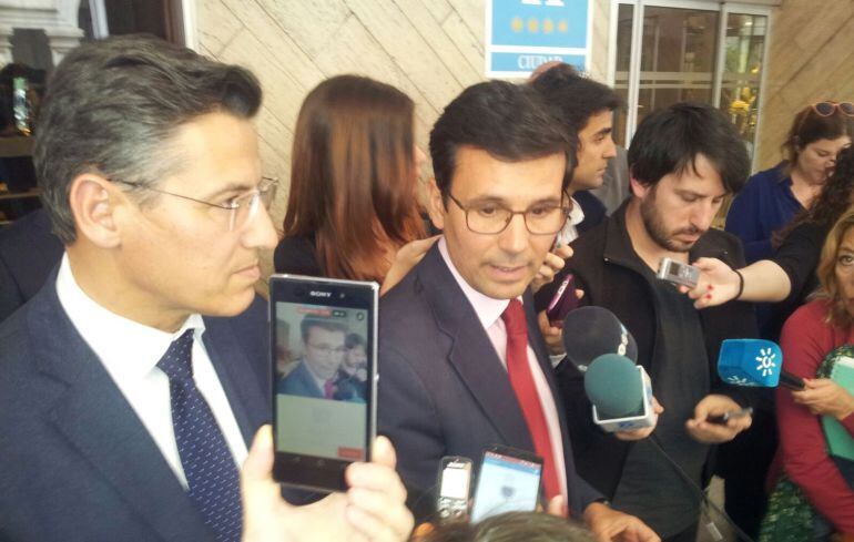 Rueda de prensa de Luis Salvador (C&#039;S) y Paco Cuenca(PSOE) tras acordar la presentación de una moción de censura contra el alcalde de Granada, el popular José Torres Hurtado