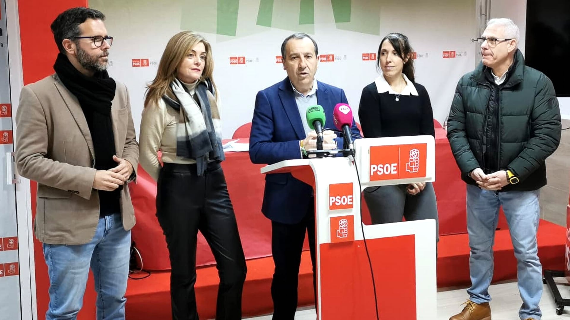 Rueda de prensa de José Luis Ruiz Espejo junto a concejales del Grupo Municipal del PSOE en el Ayuntamiento de Antequera