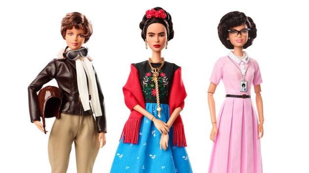 Las muñecas de Amelie Earhart (i), Frida Kahlo (c) y Katherine Johnson (d).