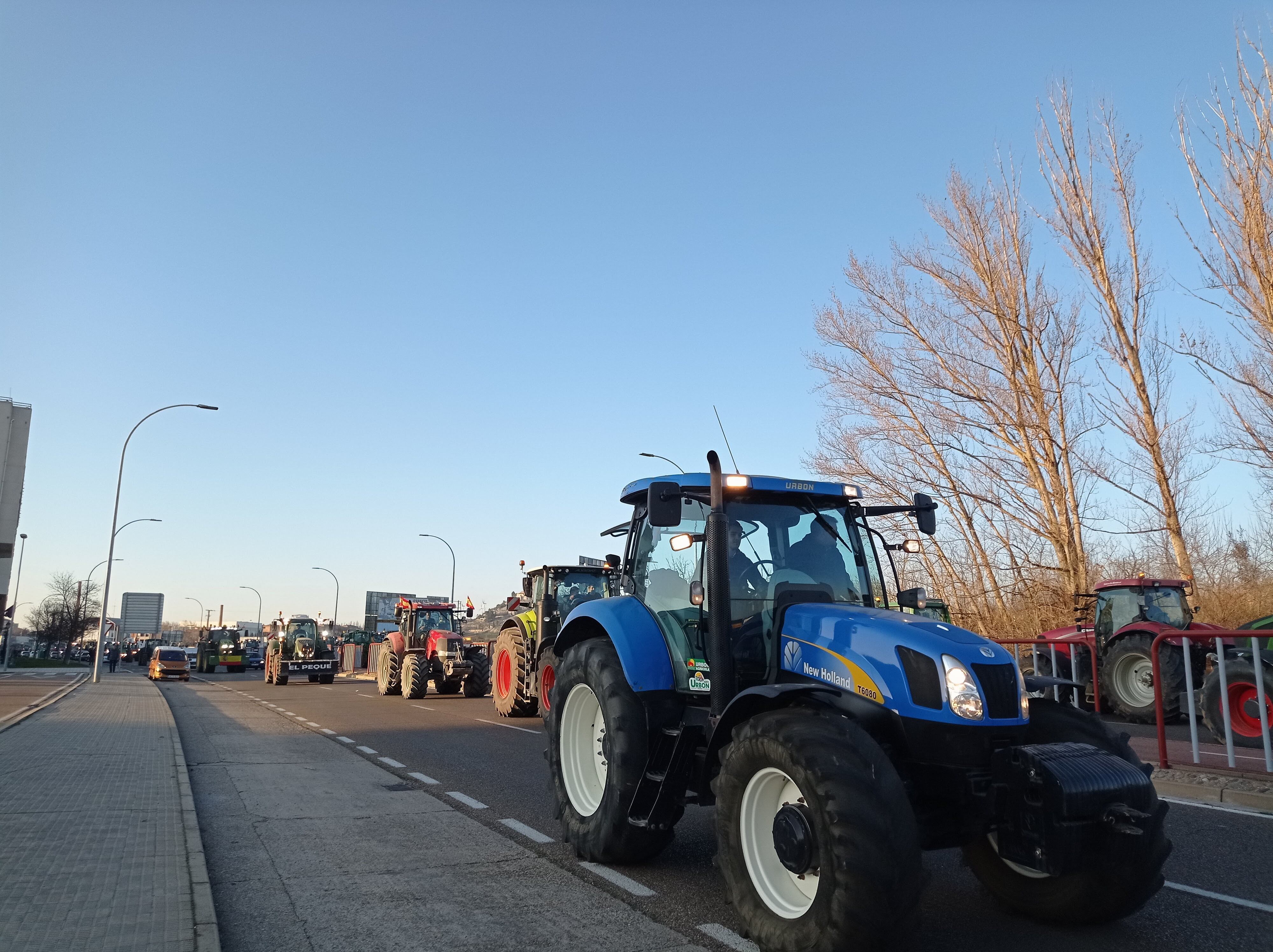 Tractores circulando por Palencia