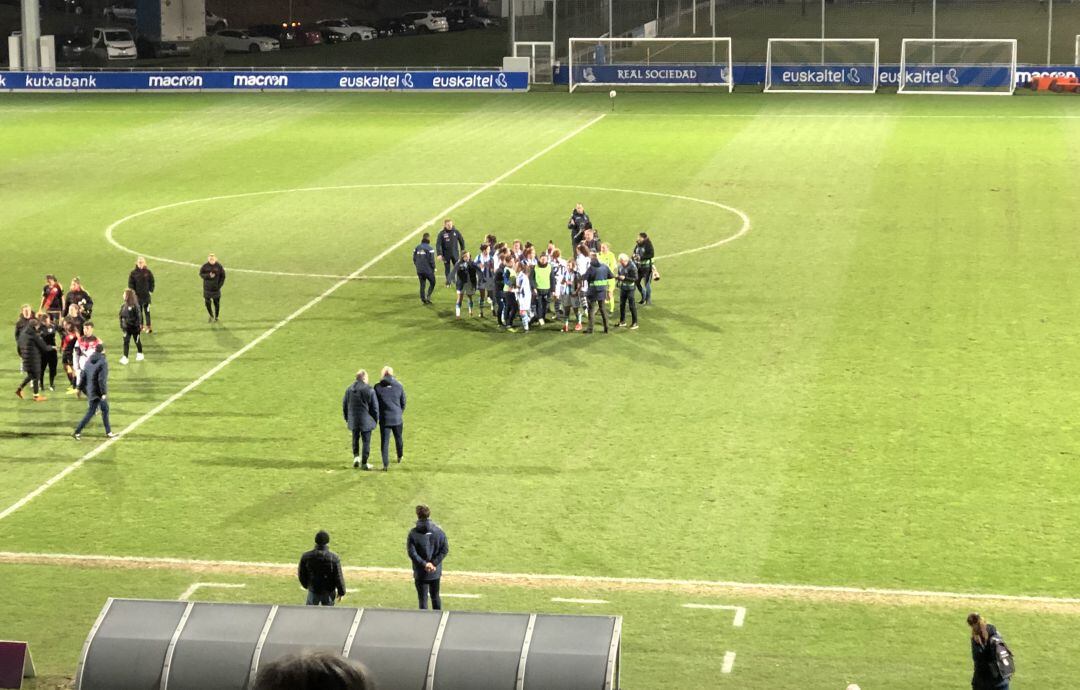 Las jugadoras de la Real celebran la clasificación para las semifinales