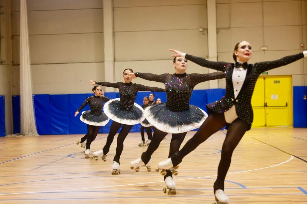 Patinadoras de Colmenar Viejo practicando su ejercicio