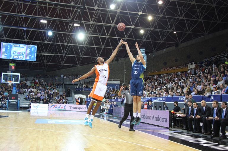 El Morabanc Andorra en un partit davant el Fuenlabrada.