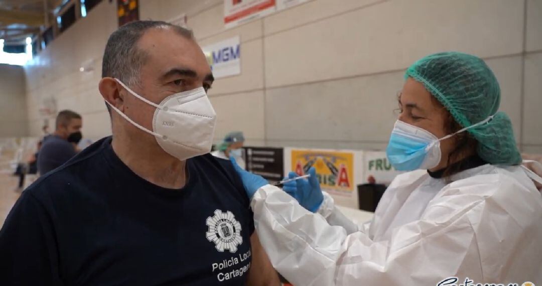 Vacunados más de 800 policías locales y bomberos de la comarca de Cartagena