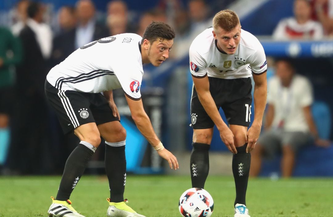 Kroos y Özil, en la Eurocopa de 2016