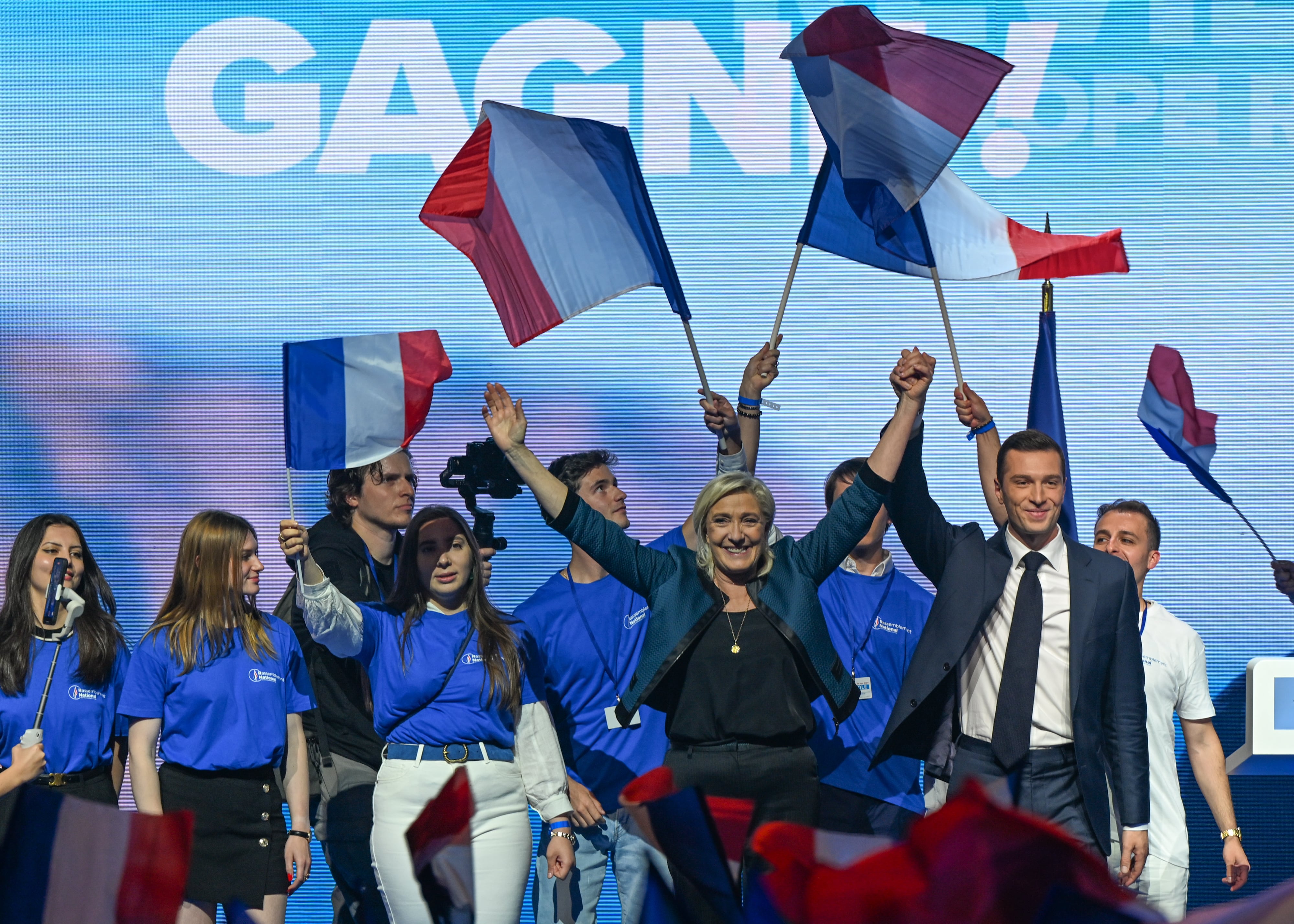 El líder de la ultraderechista Agrupación Nacional francesa, Jordan Bardella, junto a Marine Le Pe.