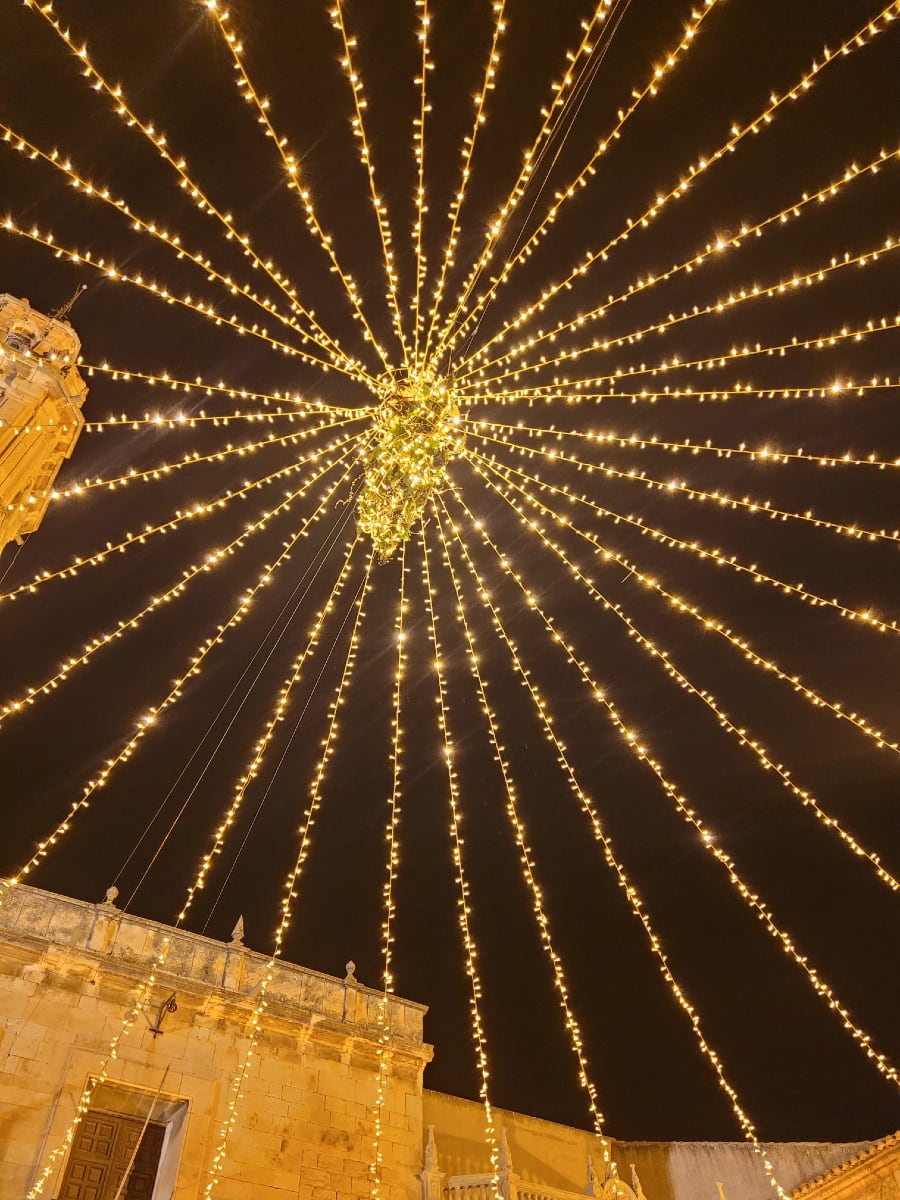 Iluminación especial en la Plaza de la Constitución