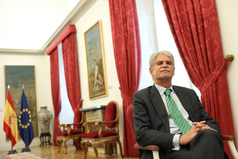 El ministro de Exteriores, Alfonso Dastis, durante una entrevista con Reuters.