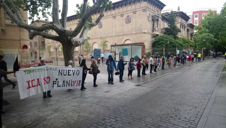 La Rapa encadena su protesta contra ICA