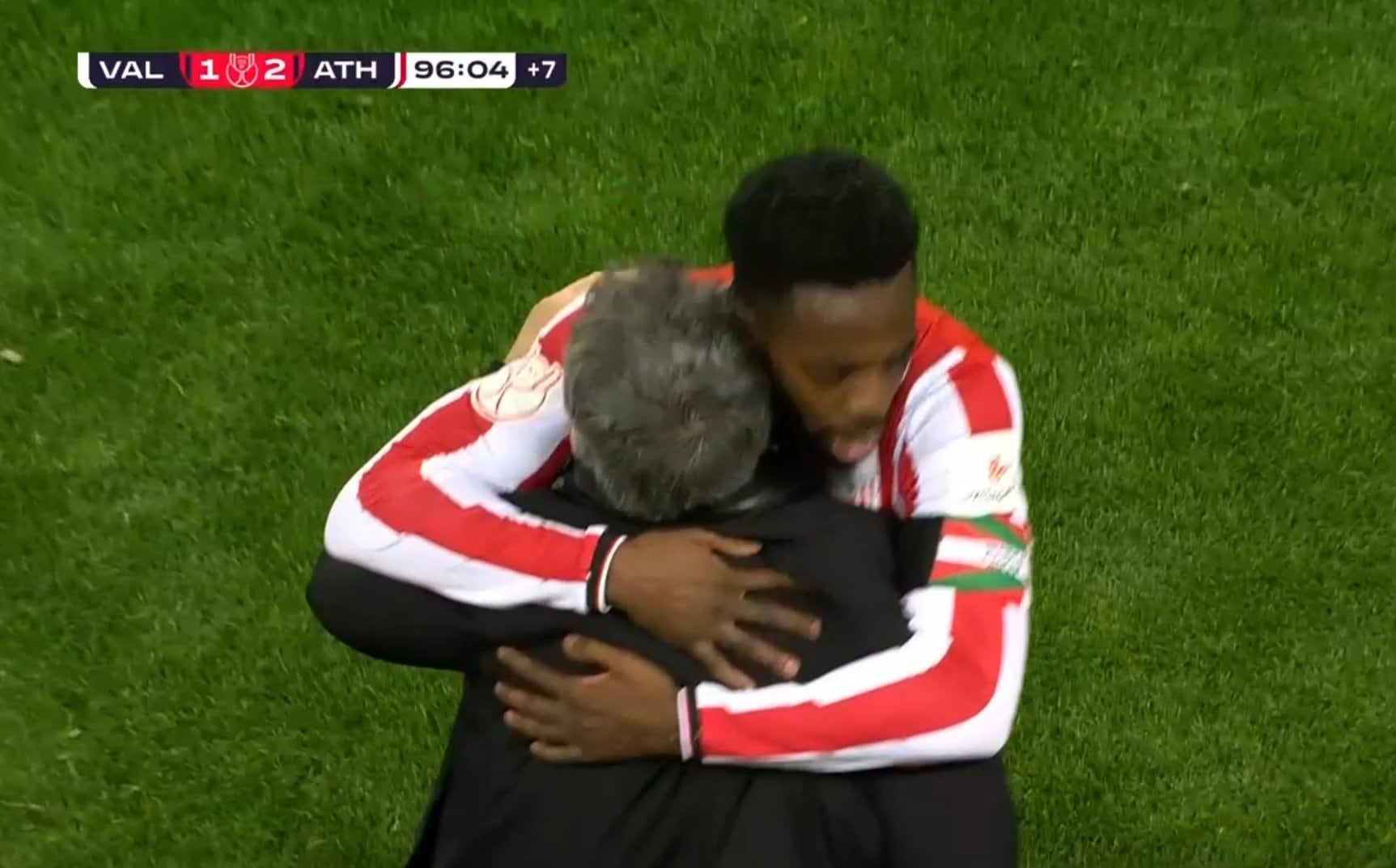 El abrazo de Iñaki Williams con Valverde