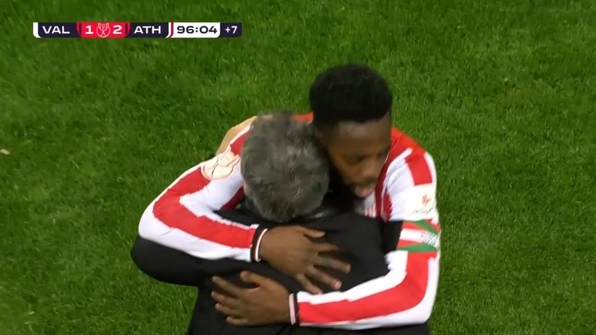 Una imagen vale más que mil palabras: en plena efusividad por un gol en el 95, Iñaki Williams se fue directo a abrazar a Valverde