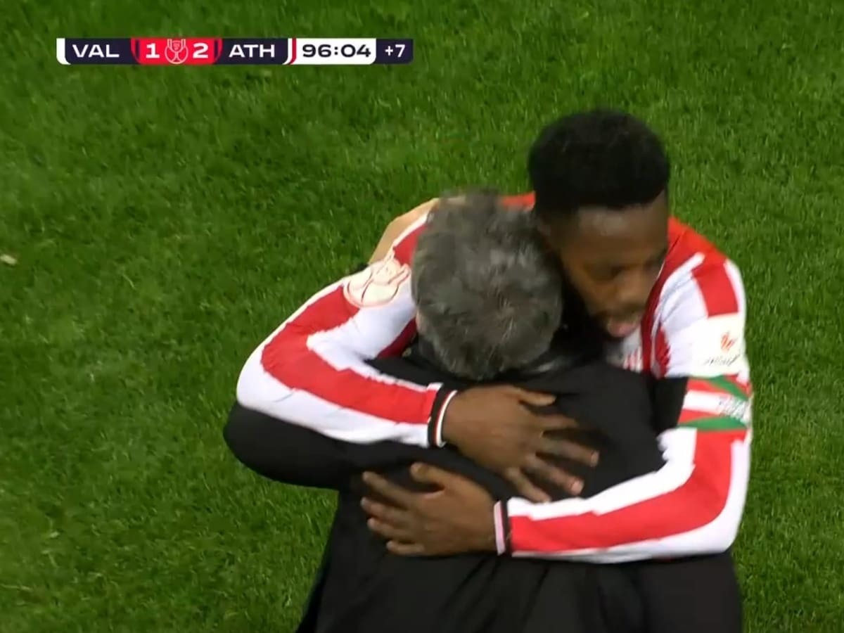 Una imagen vale más que mil palabras: en plena efusividad por un gol en el 95, Iñaki Williams se fue directo a abrazar a Valverde