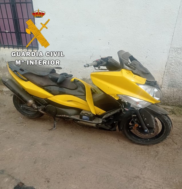 Motocicleta sustraída.