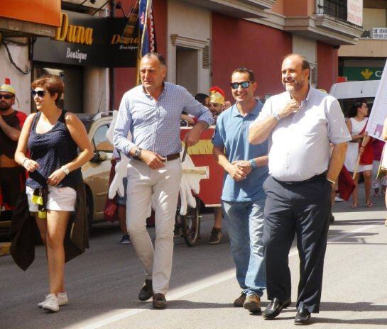 Martínez Guijarro junto con el alcalde y concejales de Gobierno en Tarancón