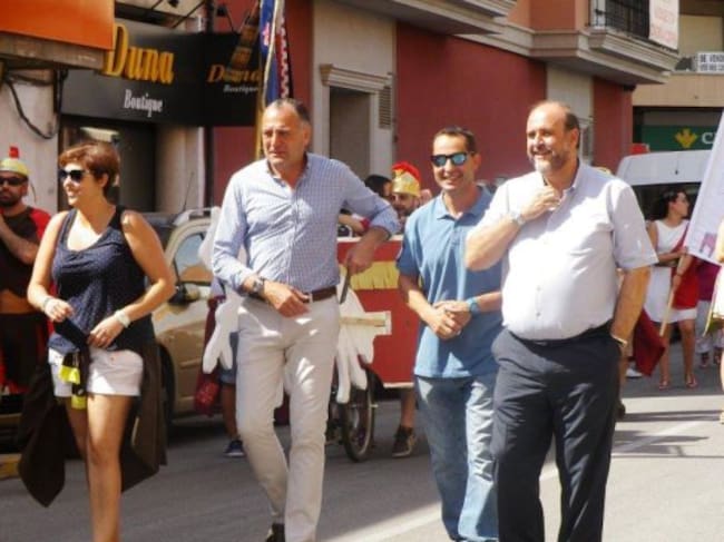Martínez Guijarro junto con el alcalde y concejales de Gobierno en Tarancón