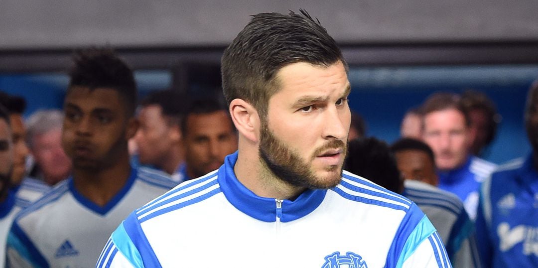 André-Pierre Gignac, antes de comenzar un partido con el Olympique de Marsella