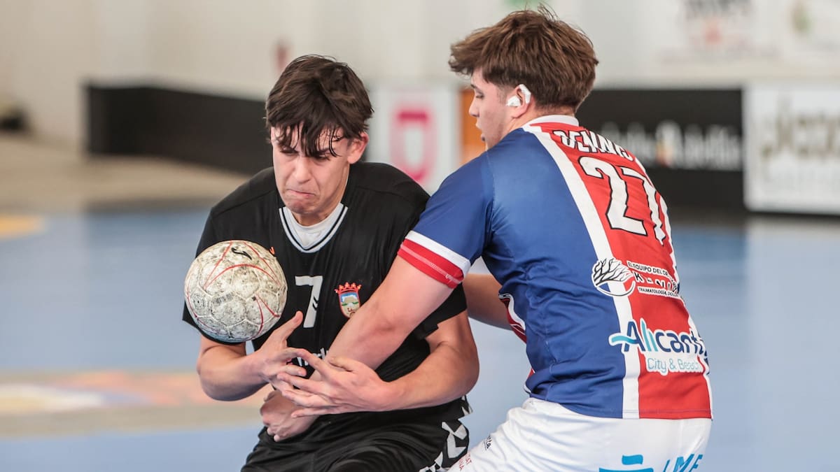 El Elda - C.E.E. hace bueno el pronóstico y vence al Fundación Agustinos Alicante (27-20)